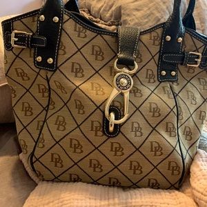 Dooney and Bourke hand bag with 1975 front fastener